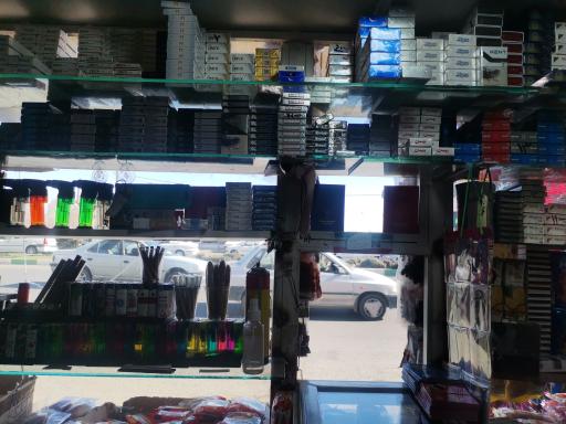 عکس دکه روزنامه فروشی و تنقلات