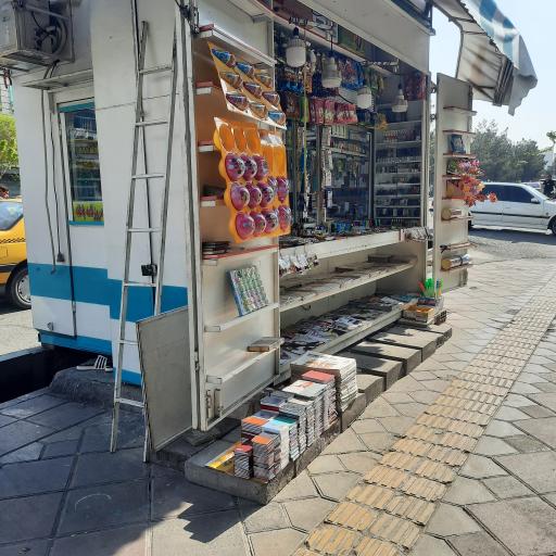 عکس دکه روزنامه فروشی