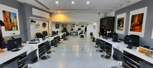 عکس مشاورین مسکن نیکان