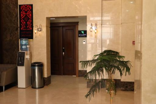 عکس کارگزاری پیشرو