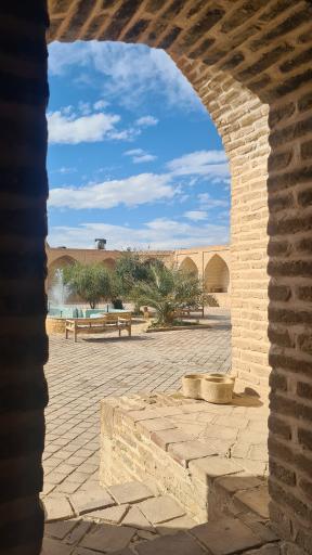 عکس کاروانسرای شاه عباسی ابوزید آباد (ابروز)