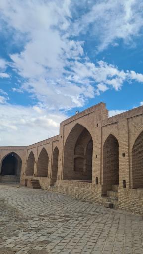 عکس کاروانسرای شاه عباسی ابوزید آباد (ابروز)