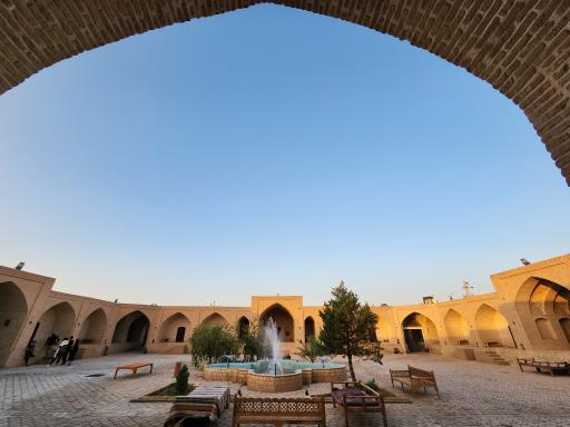 عکس کاروانسرای شاه عباسی ابوزید آباد (ابروز)