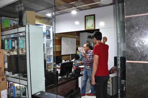 عکس فروشگاه کامپیوتری صفر و یک 