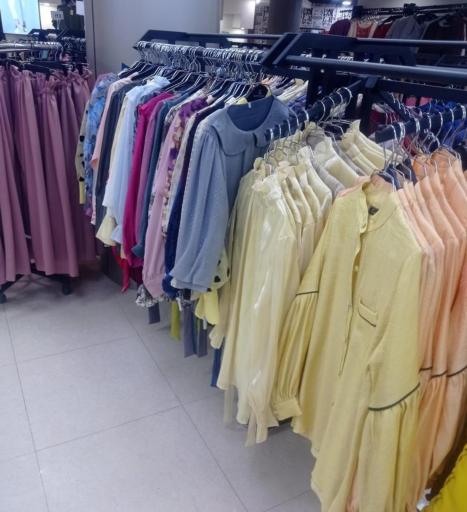 عکس مرکز خرید رنگین کمان