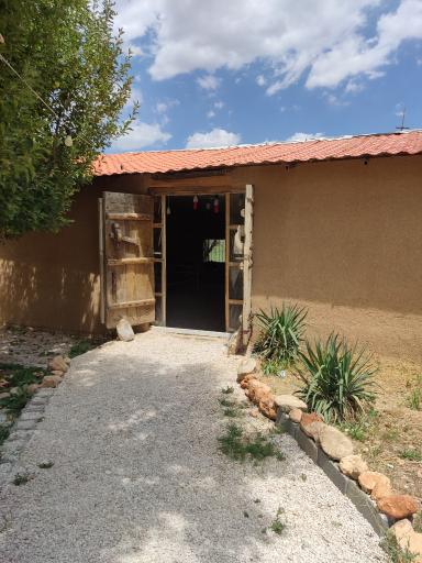 عکس رستوران و بیرون بر سفره خانه شهبازی