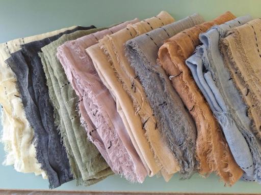 عکس فروشگاه شال و روسری شاینی