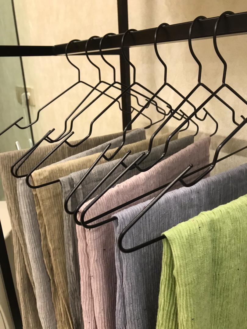 عکس فروشگاه شال و روسری شاینی