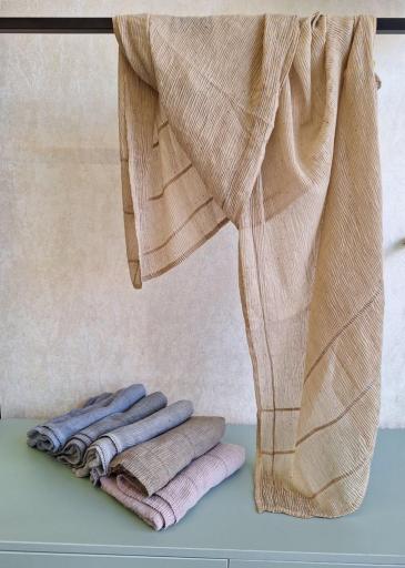 عکس فروشگاه شال و روسری شاینی