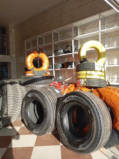 عکس فروشگاه انواع لاستیک های سنگین شیروانی