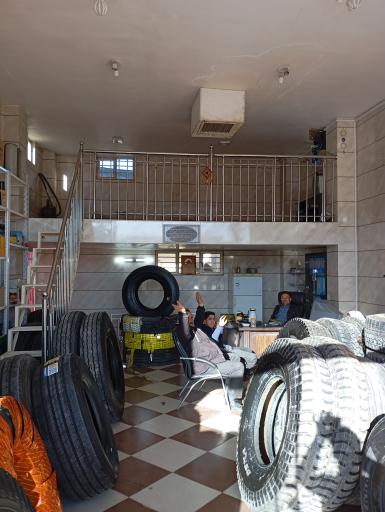 عکس فروشگاه انواع لاستیک های سنگین شیروانی