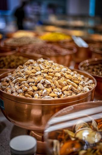 عکس کافه قنادی ولی عصر