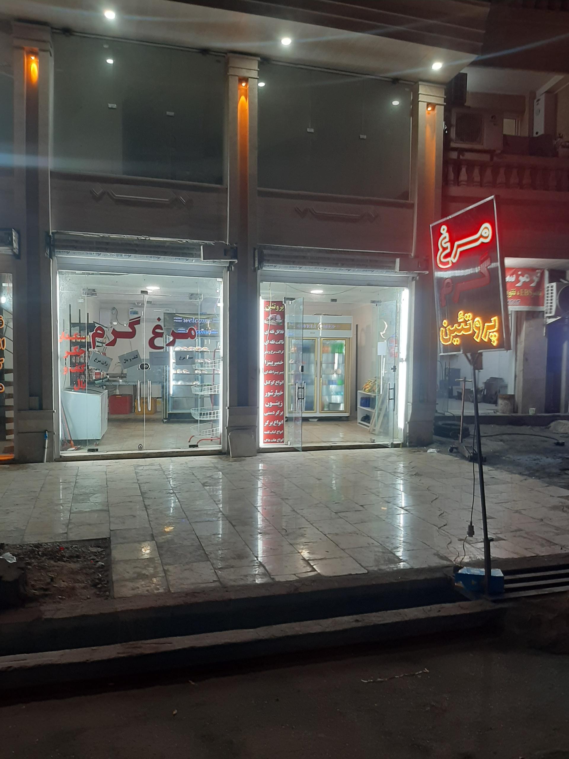 عکس مرغ فروشی پرطلایی 