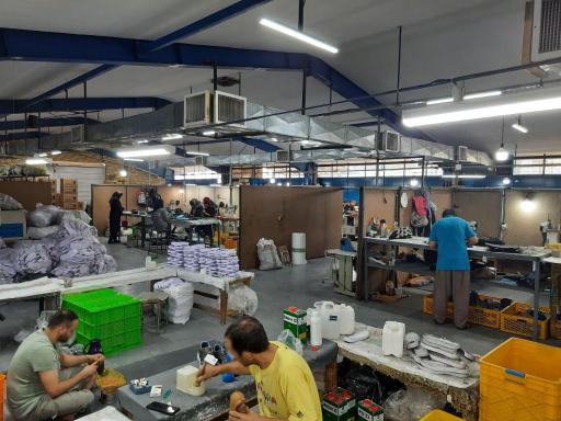 عکس کارخانه تولید و پخش کفش سالوت