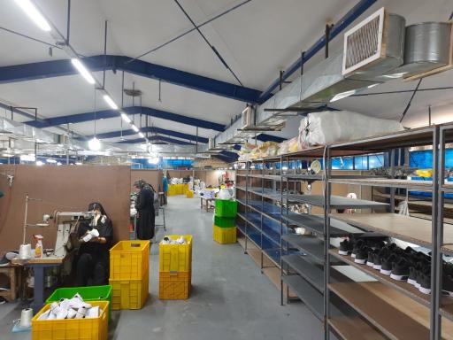 عکس کارخانه تولید و پخش کفش سالوت