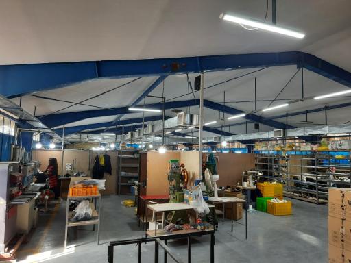 عکس کارخانه تولید و پخش کفش سالوت