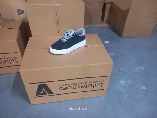 عکس کارخانه تولید و پخش کفش سالوت