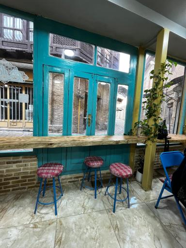 عکس کافه و مطبخ آوان لانژ