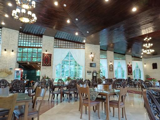 عکس رستوران جنگلی سما