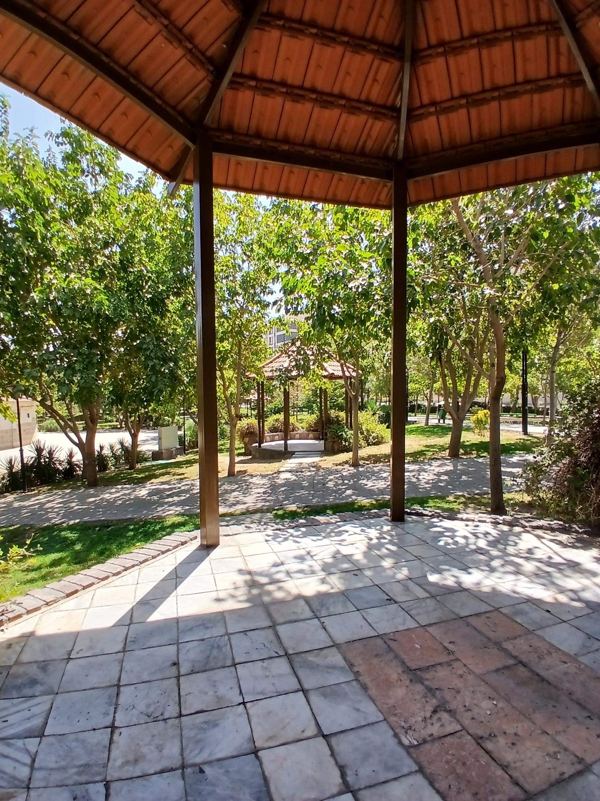 عکس بوستان صادقیه