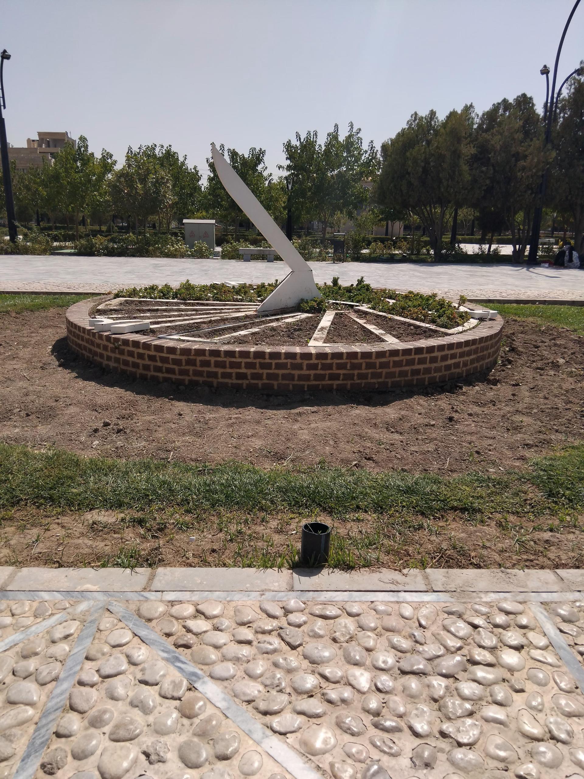 عکس میدان ساعت آرامگاه فردوسی