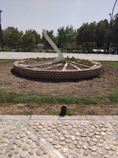 عکس میدان ساعت آرامگاه فردوسی