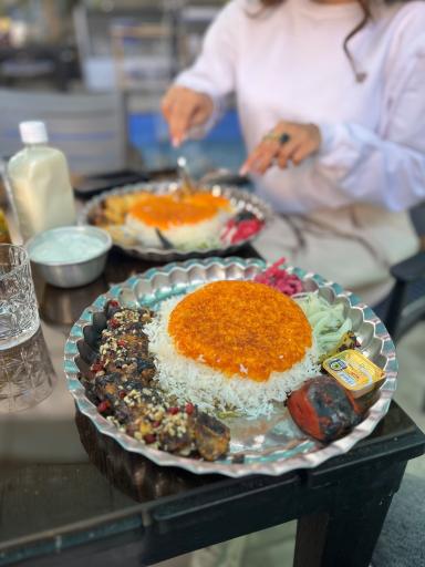 عکس کافه رستوران ایرانی مزه‌طور