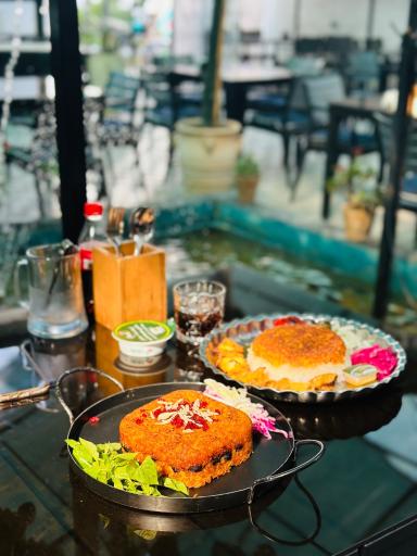 عکس کافه رستوران ایرانی مزه‌طور