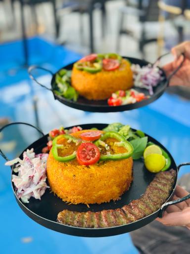 عکس کافه رستوران ایرانی مزه‌طور