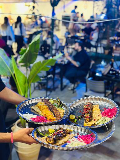 عکس کافه رستوران ایرانی مزه‌طور