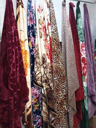 عکس پتوی گلبافت صفار و پسران