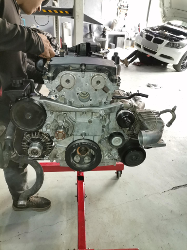 عکس تعمیرگاه سپنتا