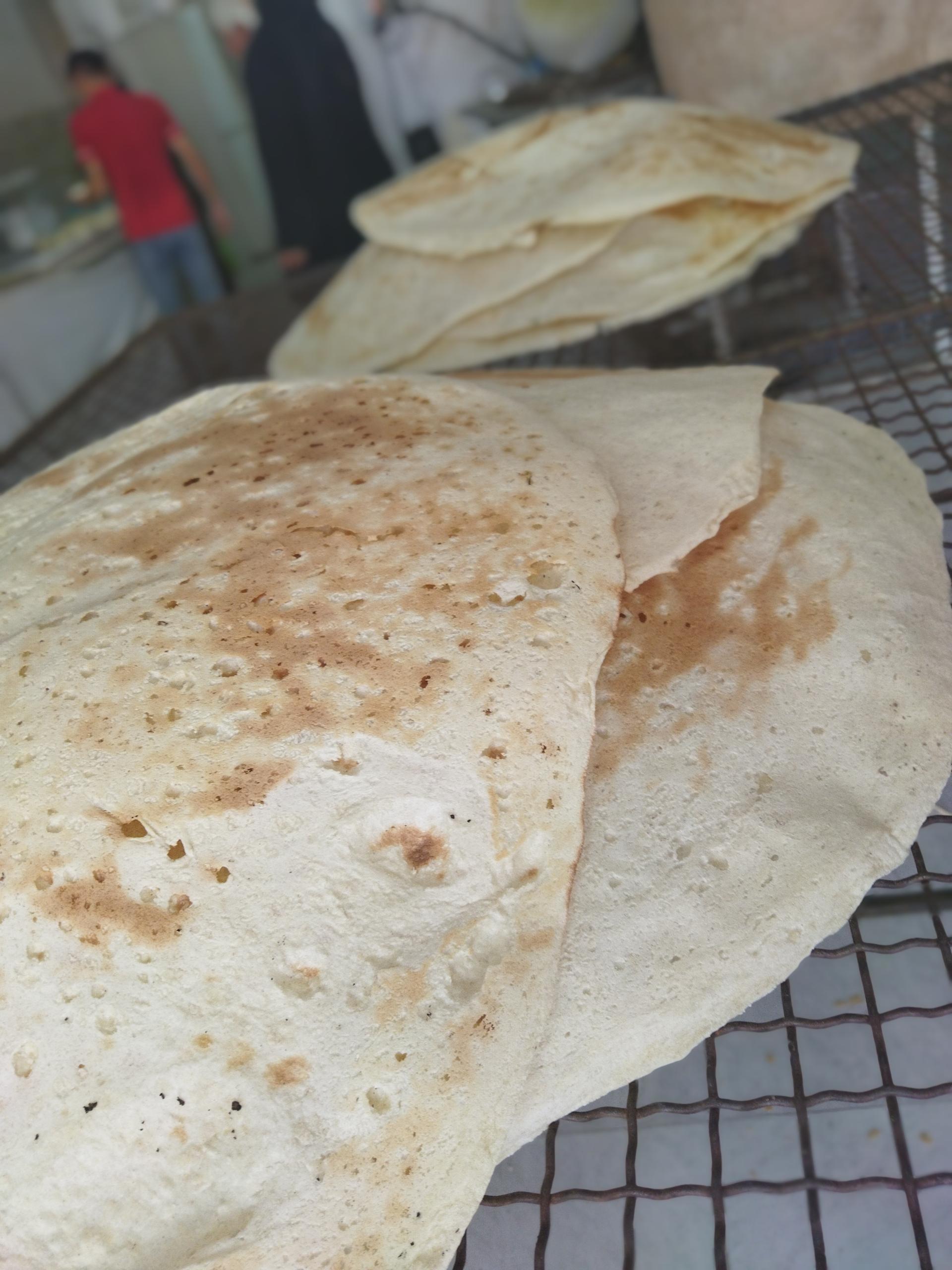 عکس نانوایی سنتی رهگذر