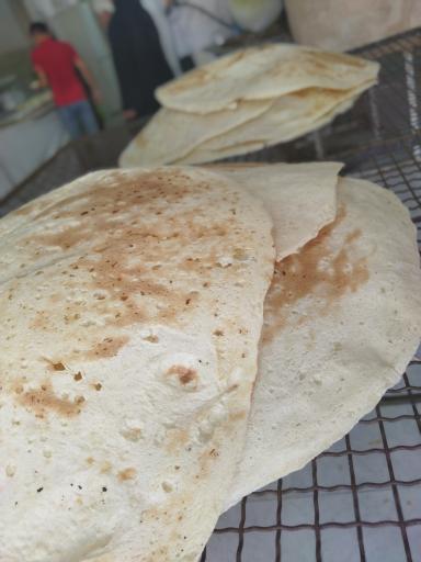 عکس نانوایی سنتی رهگذر