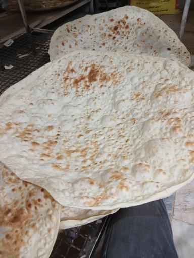 عکس نانوایی سنتی رهگذر