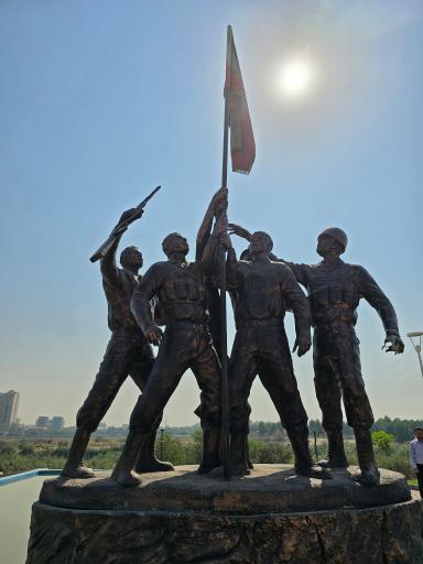 عکس یادمان زنان ایثارگر دفاع مقدس