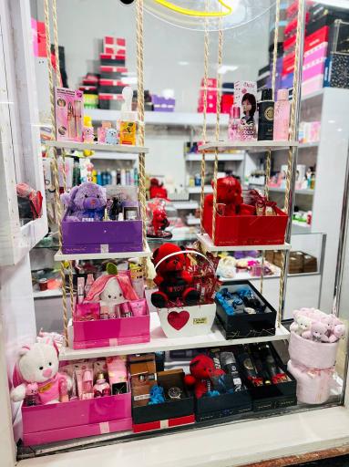 عکس لوازم آرایشی ماه گالری