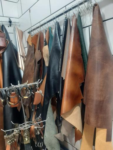 عکس فروشگاه چرم بصیری