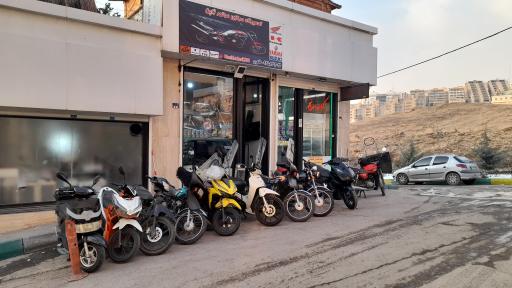 عکس تعمیرگاه مرکزی موتور ژاپن