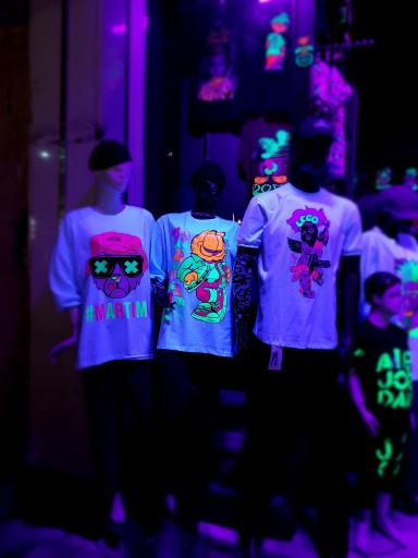 عکس فروشگاه لباس بلک لایت