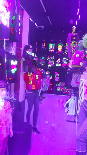 عکس فروشگاه لباس بلک لایت
