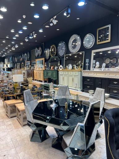 عکس فروشگاه بزرگ شهر میز