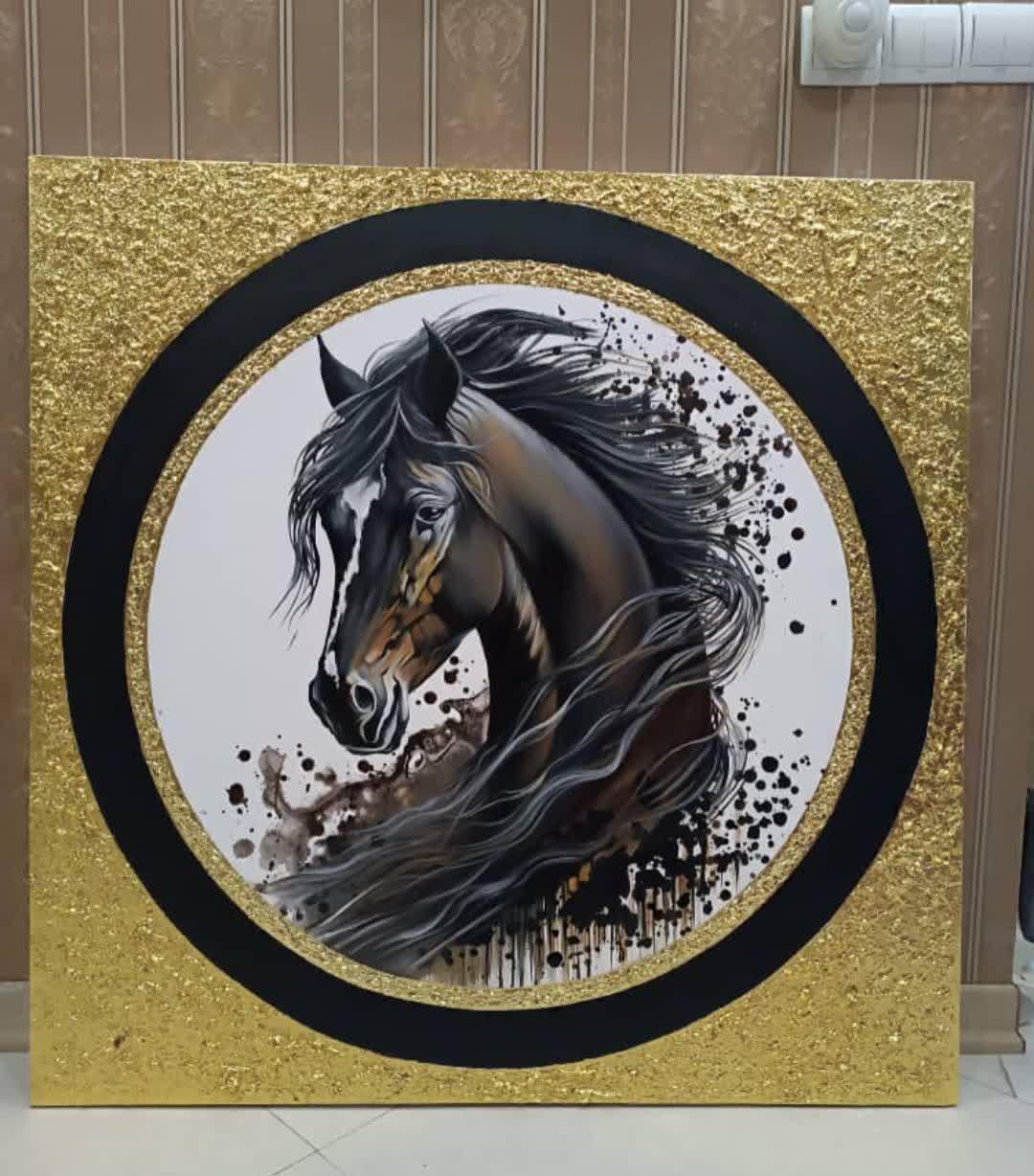 عکس گالری نقاشی بوم قرمز 