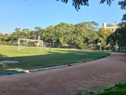 عکس زمین ورزش پردیس شهید بهشتی