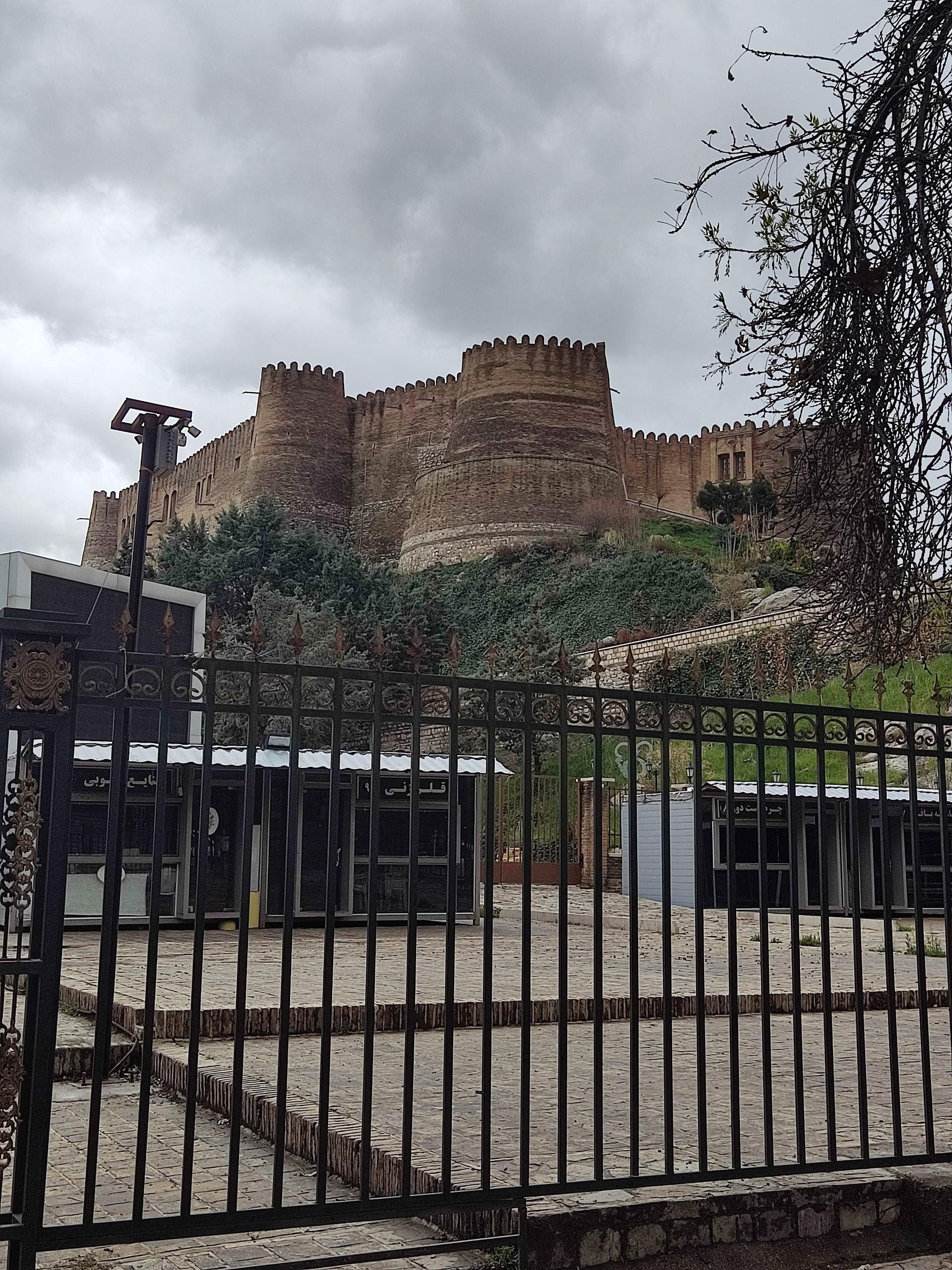 عکس قلعه فلک الافلاک (دژ شاپور خواست)