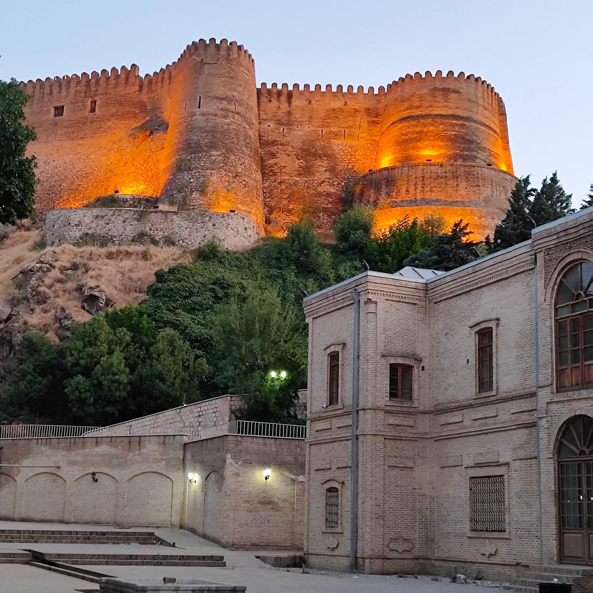 عکس قلعه فلک الافلاک (دژ شاپور خواست)