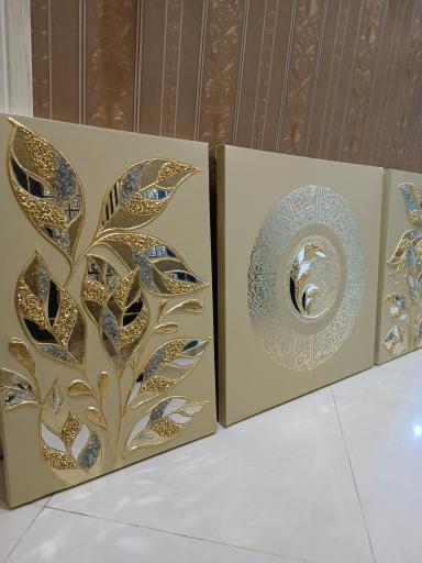 عکس گالری نقاشی بوم قرمز 