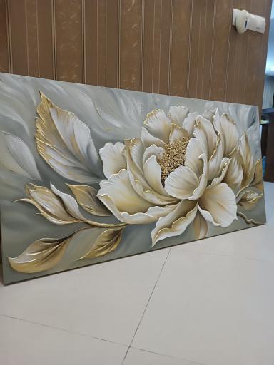 عکس گالری نقاشی بوم قرمز 