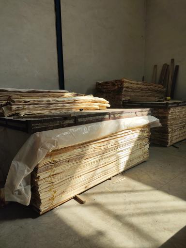 عکس کارخانه روکش زنی چوب قربان زاده