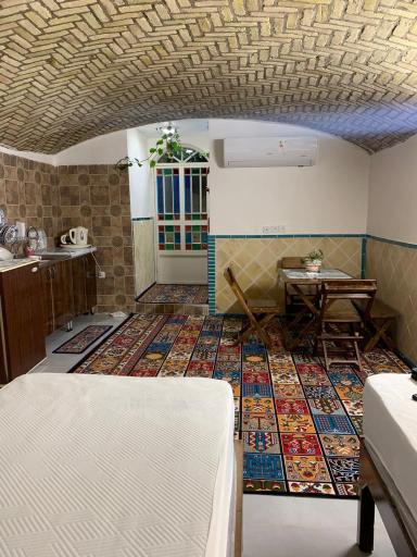 عکس اقامتگاه امیر چخماق (اتاقک)